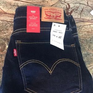 Dark wash Levi’s